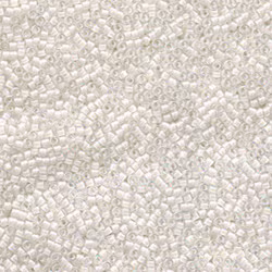 DELICA BEAD 10 грам, Miyuki 11/0 LINED WHITE AB DB066